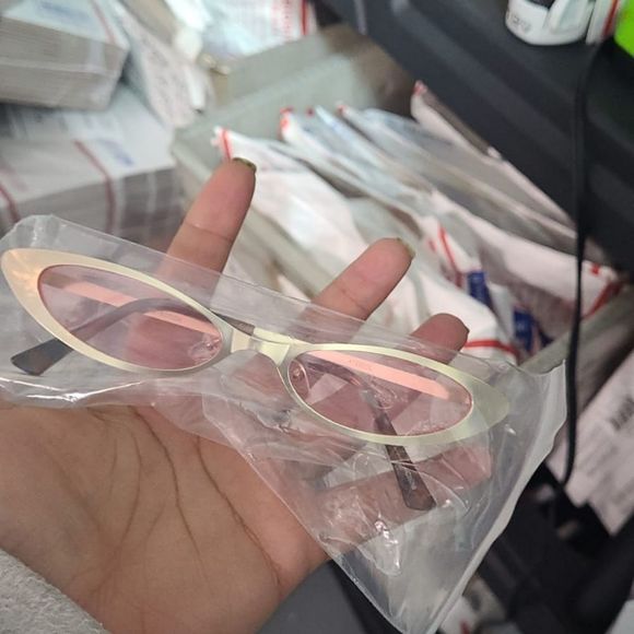 BRAND NEW 2019 XSMALL CAT EYE STYLE SUNGLASSES - Picture 4 of 4